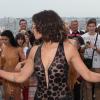Shy'm en plein flashmob organisé par l'émission Danse avec les Stars, sur le parvis du Sacré-Coeur à Paris, le 2 juillet 2013