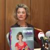 Delphine Boël, qui prétend être la fille du roi Albert II de Belgique , présente son livre Couper le cordon, à Bruxelles, le 9 avril 2008.