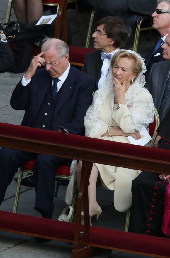 Le roi Albert II et la reine Paola de Belgique - Investiture du pape Francois sur la place Saint-Pierre de Rome. le 19 mars 2013