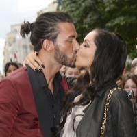 Nabilla et Thomas : Un fougueux baiser avant le défilé Jean Paul Gaultier