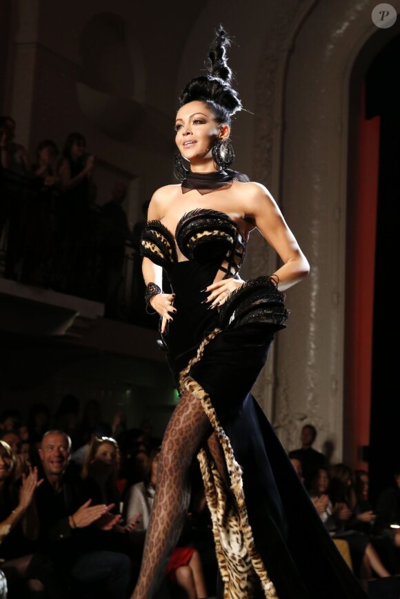 Nabilla Benattia défile lors de la présentation de la collection haute couture automne-hiver 2013-2014 de Jean Paul Gaultier. Paris, le 3 juillet 2013.