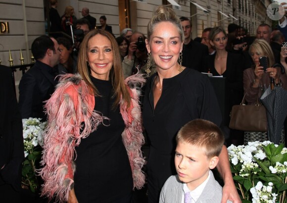 Marisa Berenson, Sharon Stone et son fils Roan Bronstein - Ouverture de la nouvelle boutique Fendi, 51 avenue Montaigne à Paris, le 3 juillet 2013.