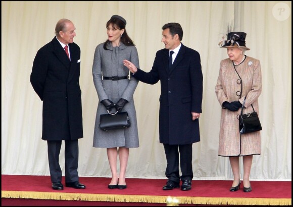 Nicolas Sarkozy et Carla Bruni reçus par la reine Elizabeth II et le duc d'Edimbourgh à Londres, le 26 mars 2008.