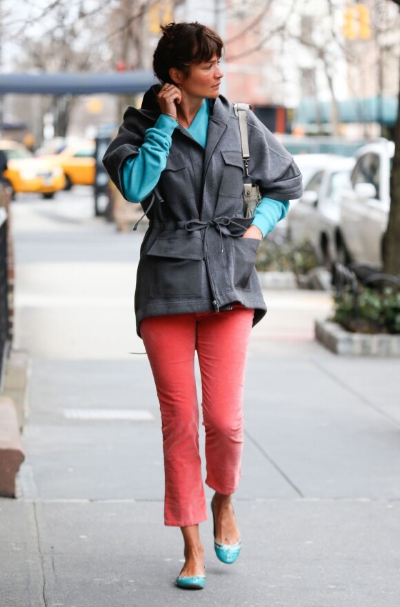 Helena Christensen se promène a New York le 28 mars 2013.