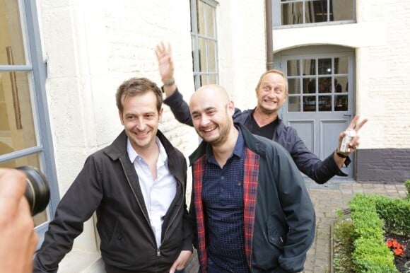 Les réalisateurs Nicolas Charlet et Bruno Lavaine, avec l'acteur Benoît Poelvoorde lors de la conférence de presse du film Le Grand méchant loup à l'hôtel Hermitage de Lille le 25 juin 2013