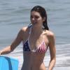 Kendall Jenner, 17 ans, entame les festivités du week-end de l'Independence Day sur une plage de Malibu. Los Angeles, le 4 juillet 2013.