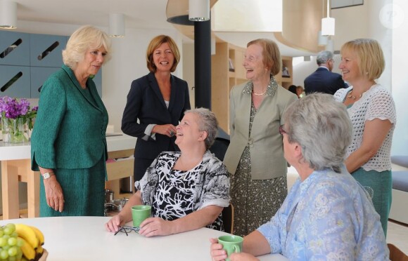 Camilla Parker Bowles, lors d'une visite du Maggie's Cancer Caring Centre à Swansea. Au Royaume-Uni, le 4 juillet 2013.
