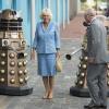 Le prince Charles et Camilla Parker Bowles visitent les studios de la série Doctor Who à Cardiff, le 3 juillet 2013. Ils ont rencontré les acteurs de la série Jenna-Lousie Coleman et Matt Smith.