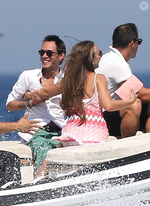 Marc Anthony et sa compagne Chloe Green passent leurs vacances à Saint-Tropez. Le 5 juillet 2013.
