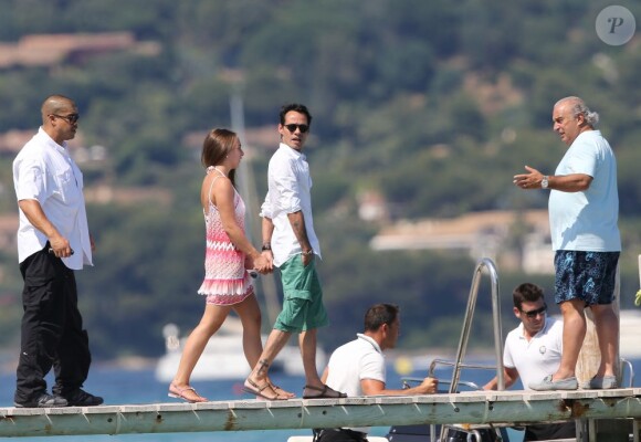 Marc Anthony et sa compagne Chloe Green passent leurs vacances à Saint-Tropez. Le 5 juillet 2013.