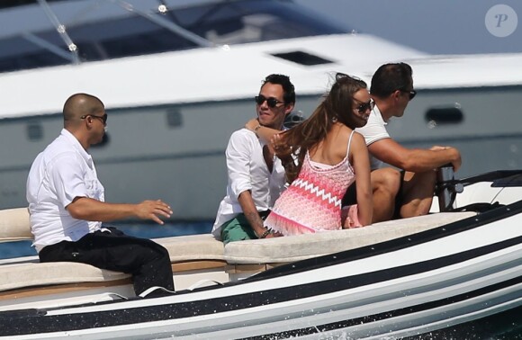 Marc Anthony et sa compagne Chloe Green passent leurs vacances à Saint-Tropez. Le 5 juillet 2013.