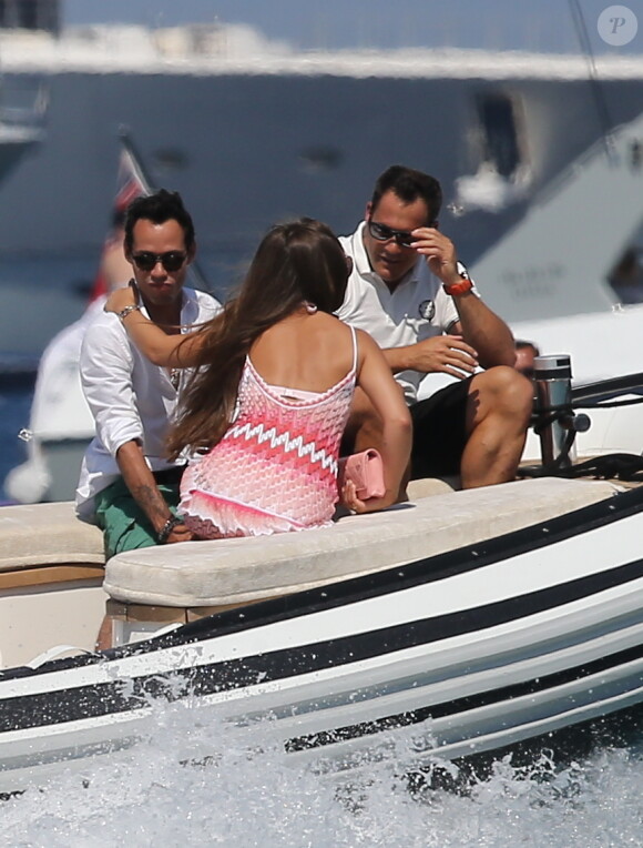 Marc Anthony et sa compagne Chloe Green passent leurs vacances à Saint-Tropez. Le 5 juillet 2013.