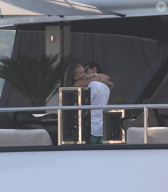 Marc Anthony et sa compagne Chloe Green passent leurs vacances à Saint-Tropez. Le 5 juillet 2013.
