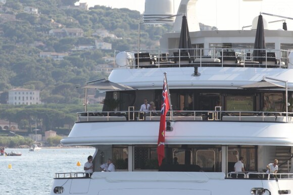 Marc Anthony et sa compagne Chloe Green passent leurs vacances à Saint-Tropez. Le 5 juillet 2013.