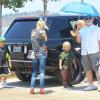 Gwen Stefani profite d'une journée ensoleillée pour se rendre en famille aux Underwood Family Farms. Moorpark, le 6 juillet 2013.