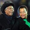 Nelson Mandela et sa femme Graça Machel à Johannesburg, le 11 juillet 2010.
