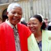 Nelson Mandela et sa femme Graça Machel à Oxford, le 11 juillet 1997.