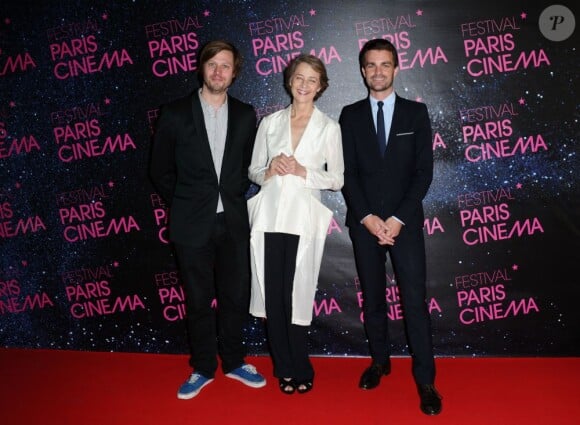 Le réalisateur Felix Van Groeningen, Charlotte Rampling et Bruno Julliard lors de la cérémonie de clôture et la remise des prix du festival Paris Cinéma le 8 juillet 2013