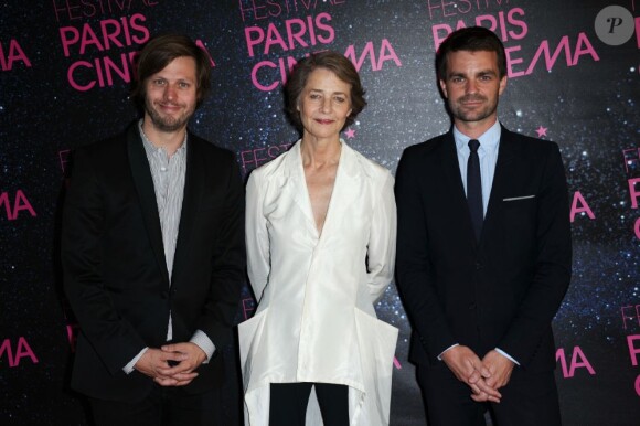 Le réalisateur Félix Van Groeningen, Charlotte Rampling et Bruno Julliard lors de la cérémonie de clôture et la remise des prix du festival Paris Cinéma le 8 juillet 2013