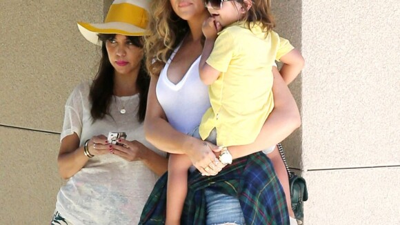 Kim Kardashian se cache, Kourtney et Khloe s'affichent estivales