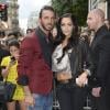 Nabilla Benattia embrasse son compagnon Thomas, lorsqu'elle arrive au défilé de mode Jean-Paul Gaultier à Paris le 3 juillet 2013