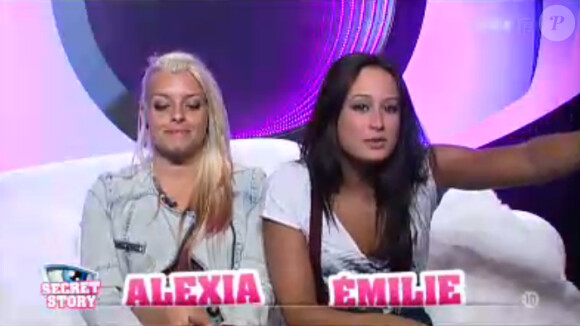 Alexia et Emilie dans la quotidienne de Secret Story 7 sur TF1 le vendredi 12 juillet 2013