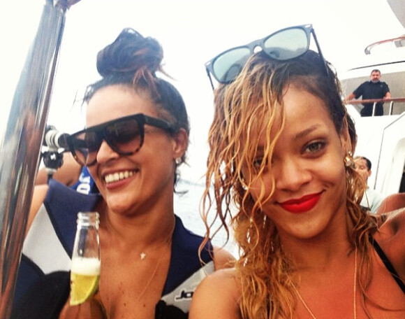Rihanna s'éclate avec ses amies sur un yacht à Monaco - Instagram