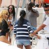 Rihanna est apparue en maillot de bain en train de faire du shopping à Monaco. La chanteuse américaine a ensuite rejoint son yacht sur le port Hercule, le 12 juillet 2013
