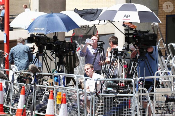 L'hôpital St Mary de Londres et ses abords sont en effervescence pour la naissance du bébé de Kate Middleton et du prince William, en juillet 2013