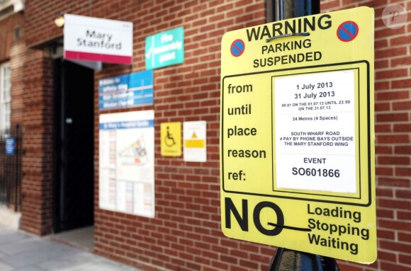 L'hôpital St Mary de Londres et ses abords sont en effervescence pour la naissance du bébé de Kate Middleton et du prince William, en juillet 2013