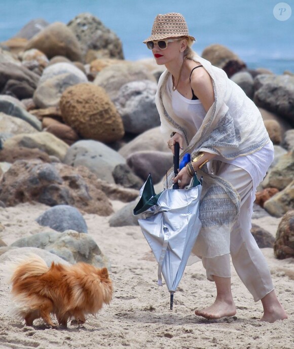 Gwen Stefani passe l'après-midi avec ses fils Zuma et Kingston à la plage, à Malibu, le 13 juillet 2013.