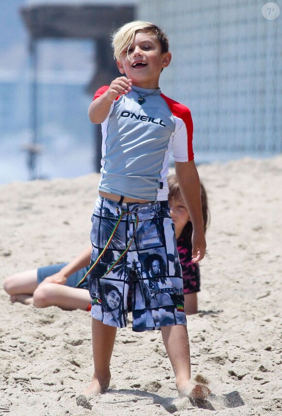 Kingston, fils de Gwen Stefani et Gavin Rossdale, à la plage de Malibu le 13 juillet 2013.