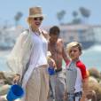 Gwen Stefani emmène ses fils Zuma et Kingston (photo) à la plage, à Malibu, le 13 juillet 2013.