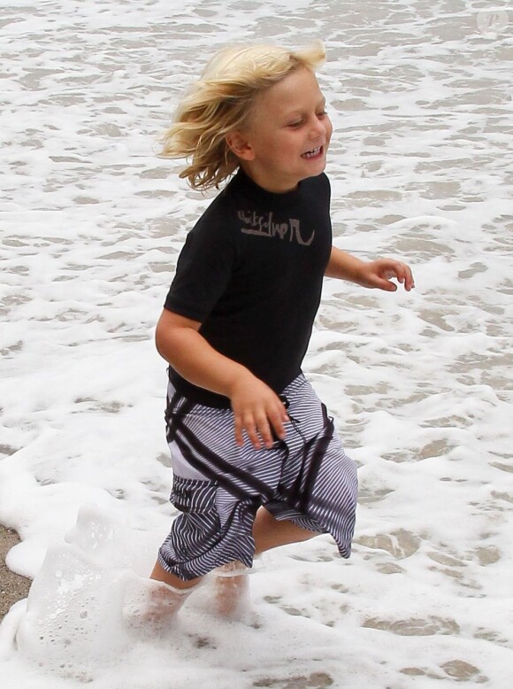 Zuma, fils de Gwen Stefani et Gavin Rossdale, à la plage de Malibu le 13 juillet 2013. 