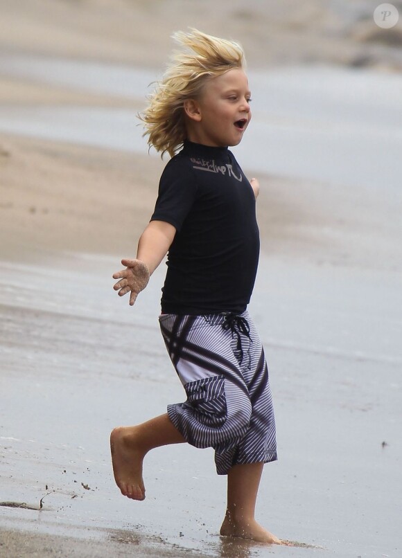 Zuma, fils de Gwen Stefani et Gavin Rossdale, à la plage de Malibu le 13 juillet 2013. 