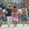 John Travolta danse la samba sur le tournage d'une publicité Ypioca à Rio de Janeiro au Brésil le 10 juillet 2013.
