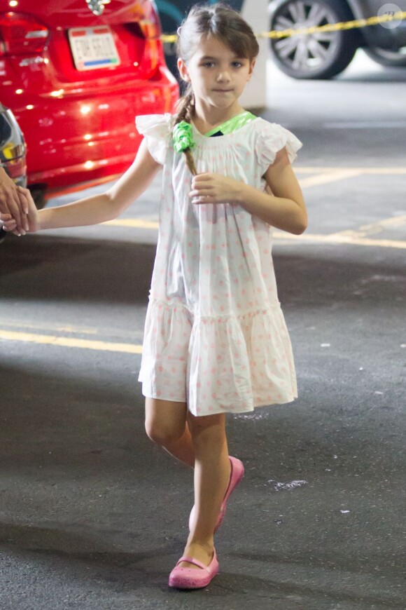Suri Cruise fille de Tom et de Katie Holmes, au Chelsea Piers à New York le 15 juillet 2013