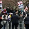 Des membres de la Westboro Baptist Church manifestent contre  Barack Obama à Washington, le 21 janvier 2013.