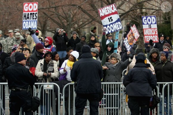 Des membres de la Westboro Baptist Church manifestent contre  Barack Obama à Washington, le 21 janvier 2013.