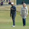 Lindsey Vonn, spectatrice attentive et amoureuse de Tiger Woods lors de l'entraînement de l'Open Championship au Golf Club de Muirfield en Ecosse le 15 juillet 2013