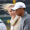 Lindsey Vonn tente de donner le sourire à Tiger Woods lors de l'entraînement de l'Open Championship au Golf Club de Muirfield en Ecosse le 15 juillet 2013
