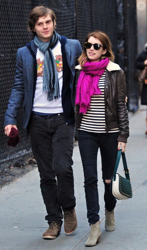 Emma Roberts et Evan Peters à New York le 7 janvier 2013.