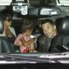 Halle Berry enceinte, son mari Olivier Martinez et sa fille Nahla rentrent au bercail à l'aéroport de Los Angeles, le 16 juillet 2013.