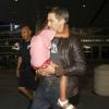 Olivier Martinez et Nahla à l'aéroport de Los Angeles, le 16 juillet 2013.
