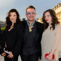 Bono décoré devant sa femme, sa sublime fille Eve et le top Natalia Vodianova