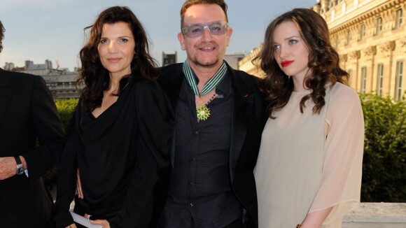 Bono décoré devant sa femme, sa sublime fille Eve et le top Natalia Vodianova