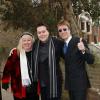 Dwina Gibb, RJ Gibb et Robin Gibb à Londres, le 6 mars 2011.