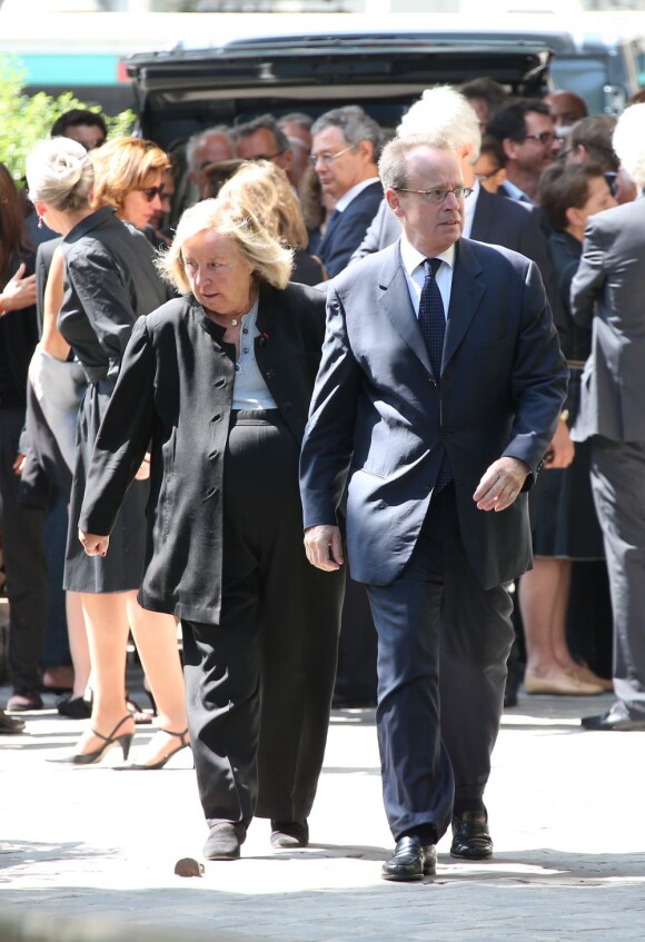 Maryvonne Pinault et Renaud Donnedieu de Vabres aux obsèques du luthier Etienne Vatelot en l'église Saint Pierre de Neuilly, le 18 juillet 2013.