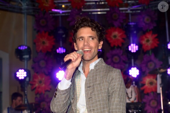 Le chanteur Mika en concert lors de la private party du Byblos de Saint-Tropez, le 18 juillet 2013.