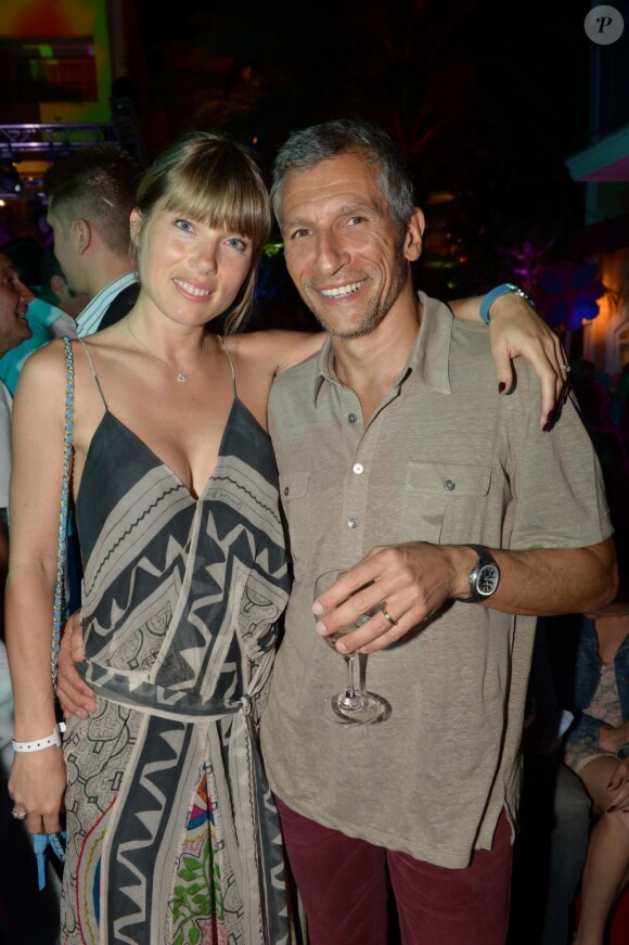 Nagui et sa femme Mélanie Page lors de la private party du Byblos de Saint-Tropez, le 18 juillet 2013.